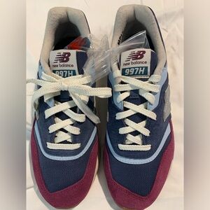 New Balance sneakers new never worn.